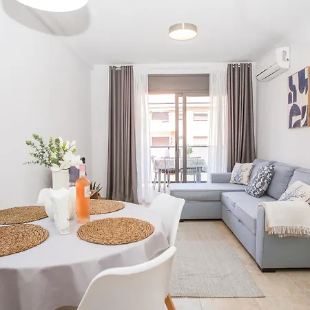 Laura Modern, Sunny In Quiet Area شقة *