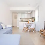 Laura Modern, Sunny In Quiet Area 公寓 滨海略雷特