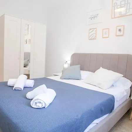 Laura Modern, Sunny In Quiet Area