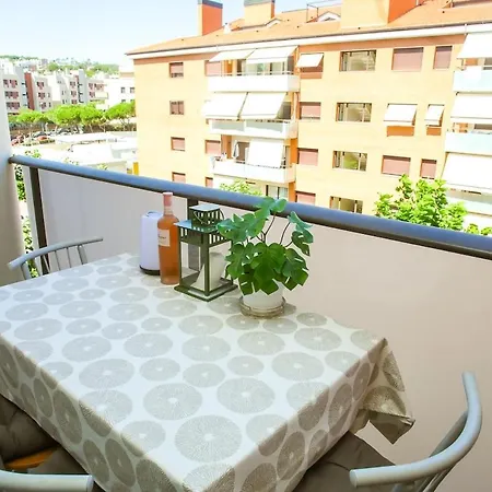 Laura Modern, Sunny In Quiet Area