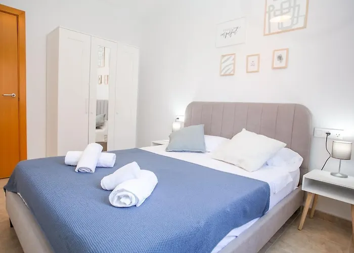 Laura Modern, Sunny In Quiet Area