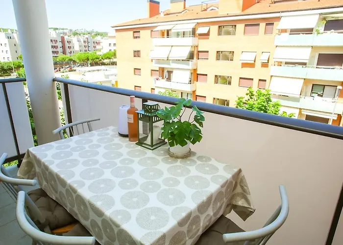 Laura Modern, Sunny In Quiet Area