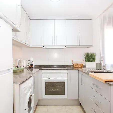 Laura Modern, Sunny In Quiet Area Apartament Lloret de Mar