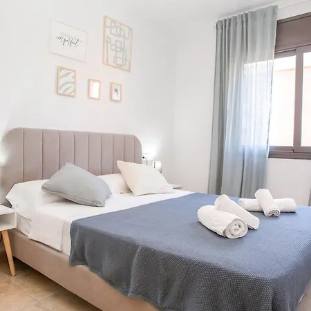 Laura Modern, Sunny In Quiet Area * Lloret de Mar